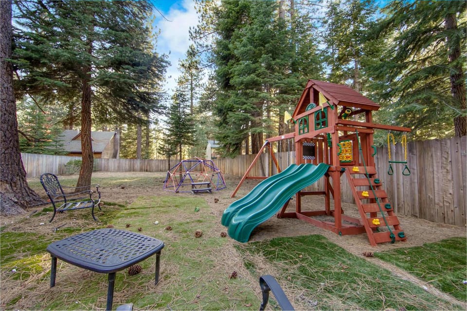 Los Ositos Family Friendly Luxury Tahoe Retreat House in South Lake Tahoe
