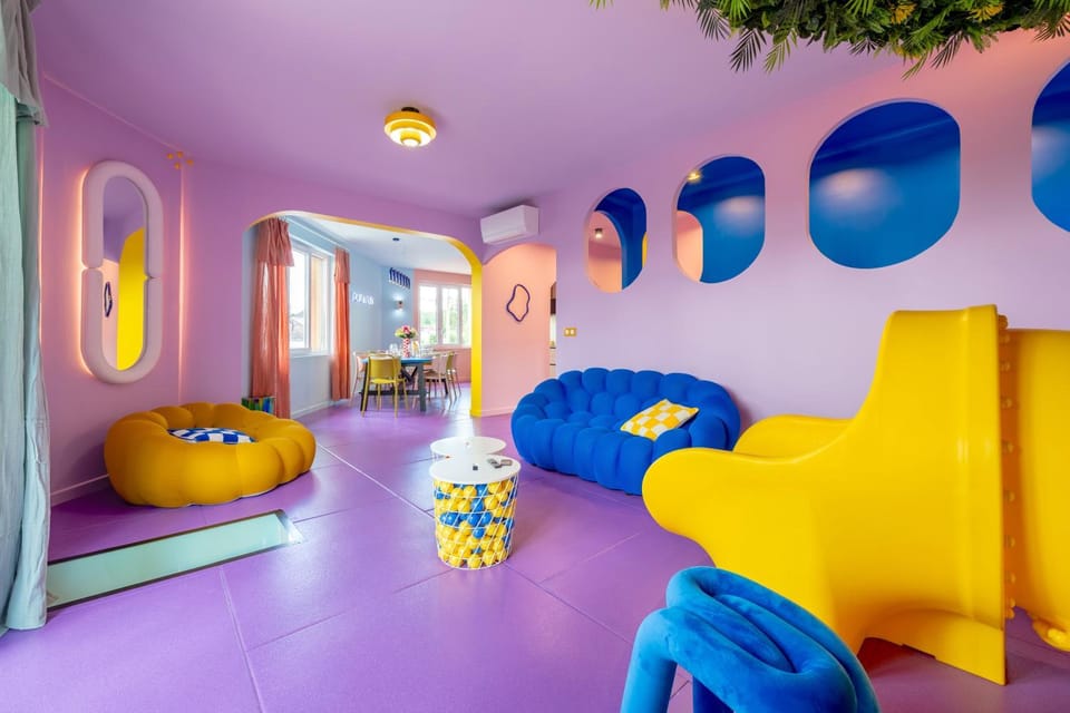 Living room, Seating area