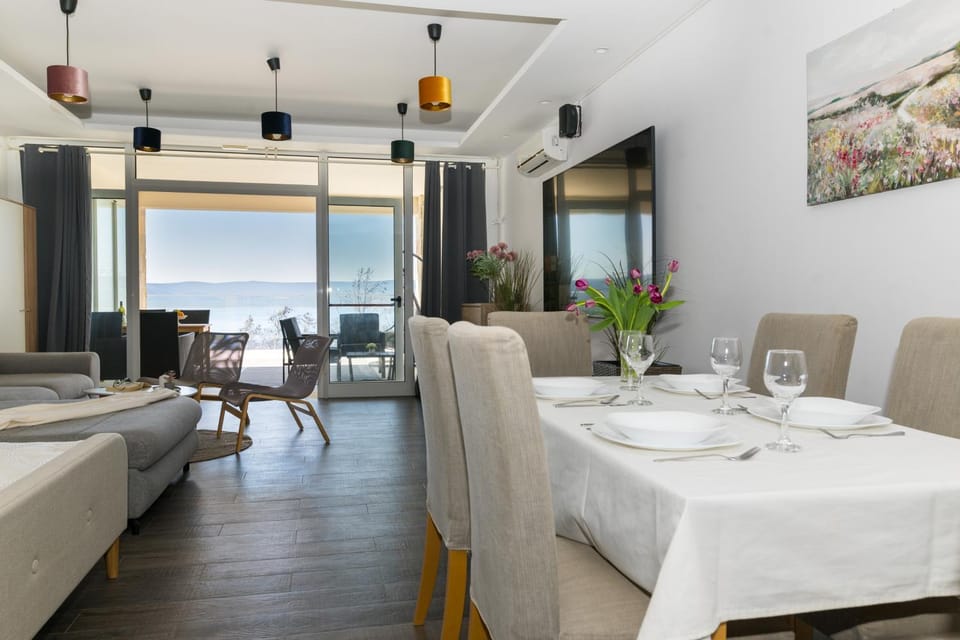 Natural landscape, Living room, Seating area, Dining area