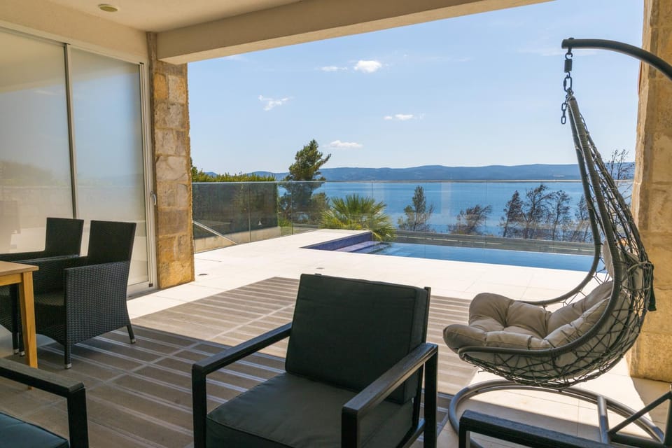 Balcony/Terrace, Pool view, Pool view, Sea view, Sea view, Swimming pool