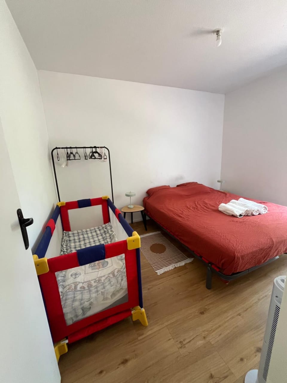 Quiet and Bright Apartment, Tram 2 Minutes Away Apartment in Pessac