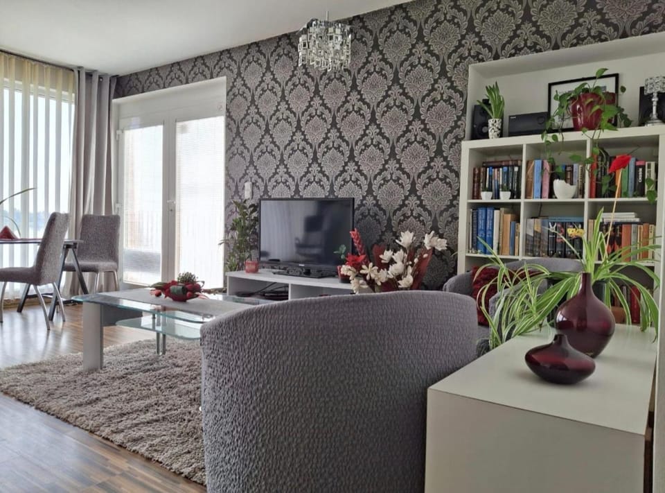 LETO V SENCI NEKONČÍ ANI V AUGUSTE Apartmán 71 Slnečné jazerá 71, SENEC Apartment in Bratislava Region, Slovakia