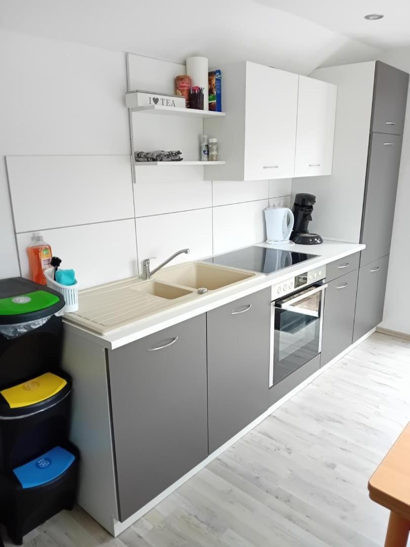 NEU! Bauwagen Balu mit Bad Terrasse u. Ausblick Apartment in North Rhine-Westphalia