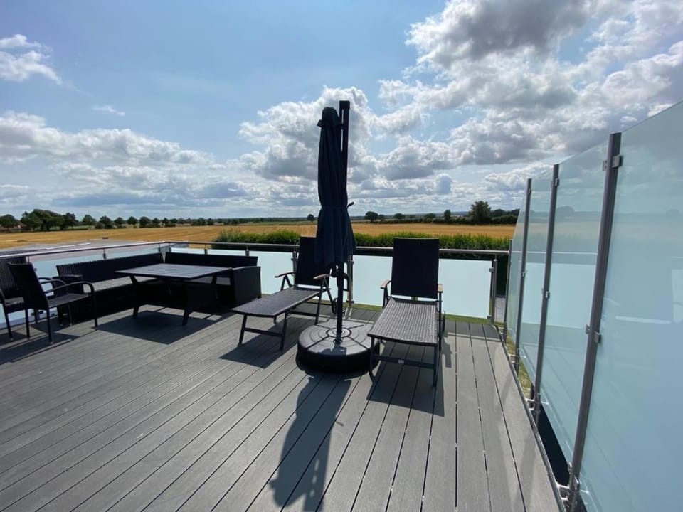 View (from property/room), Balcony/Terrace, Seating area