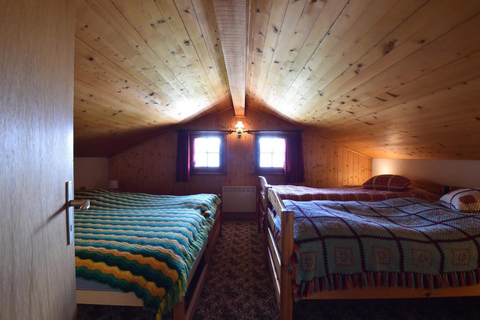 Grand Chalet Vercorin pour 10 personnes avec jardin BBQ parking privé et sauna Chalet in Sierre