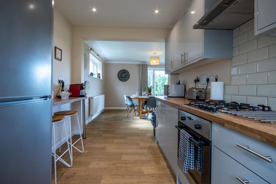 Great Views, Fast WiFi & Driveway Parking House in Southampton