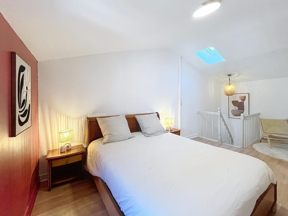 Bed, Photo of the whole room, Bedroom