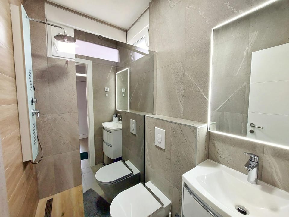 Shower, Bathroom, towels