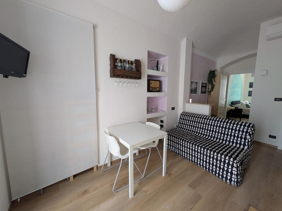 Two-room apartment near the Polytechnic University with balcony Apartment in Turin