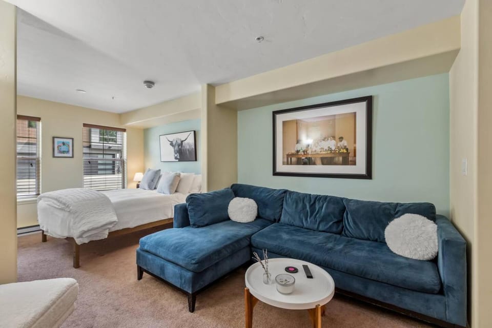 First Tracks Studio w/ Pool Apartment in Steamboat Springs