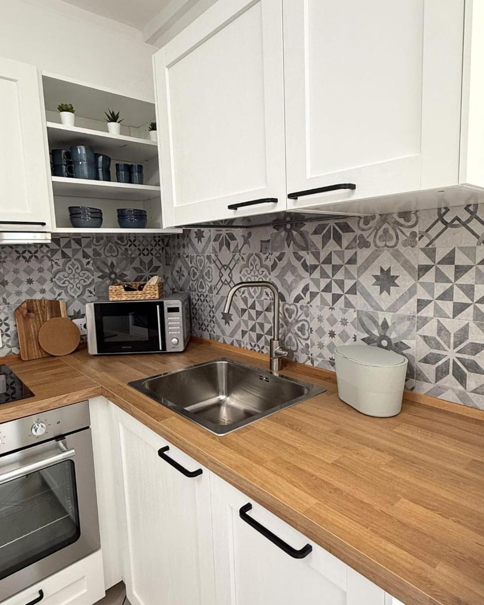 Kitchen or kitchenette, dishwasher