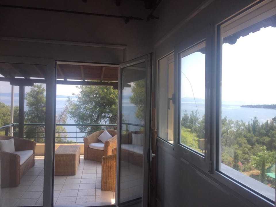 Compass Rose - Infinite Sea & Forest View House in Halkidiki