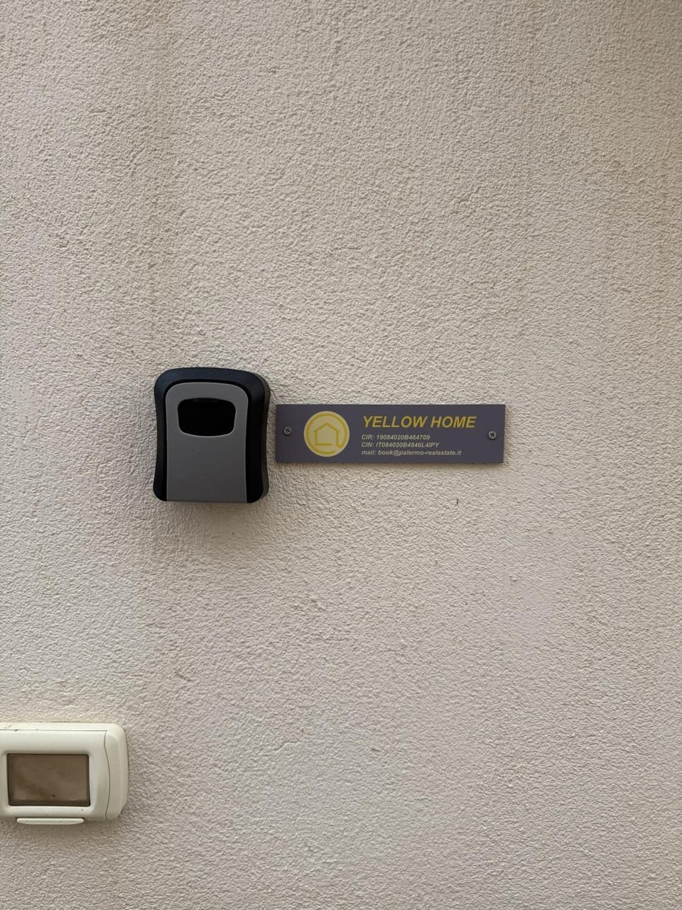 Yellow Home Apartment in Sicily