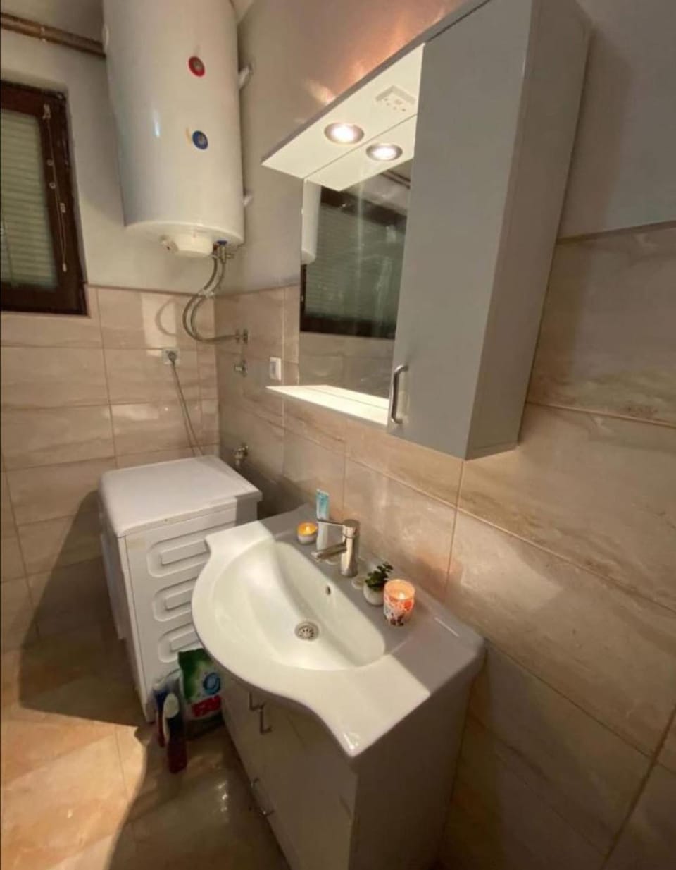 Bathroom, towels