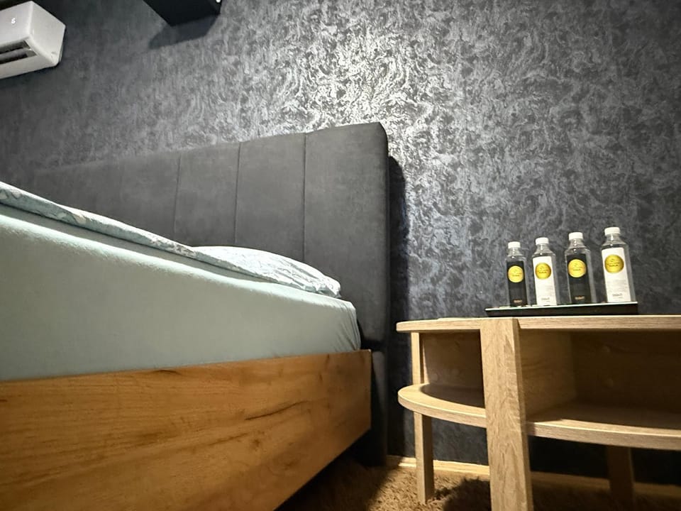 Bed, Drinks