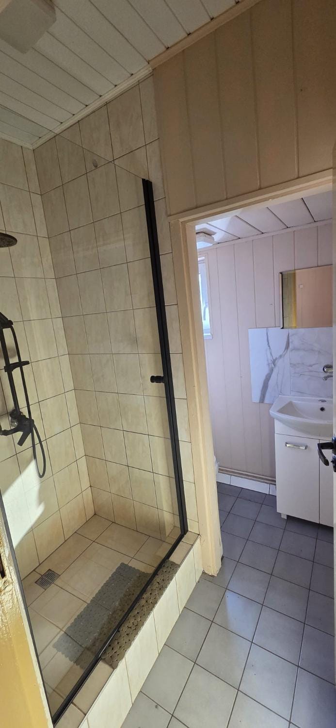 Niepubliczne Szkolne Schronisko Młodzieżowe Lubawka Hostel in Lower Silesian Voivodeship