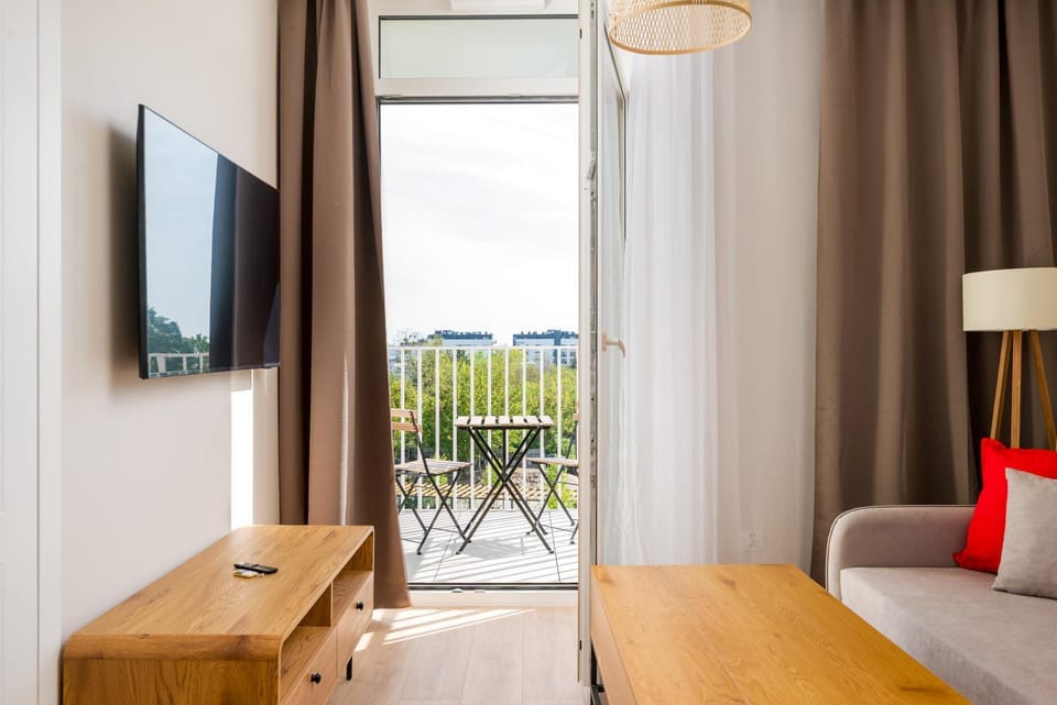 Communal lounge/ TV room, TV and multimedia, Balcony/Terrace, Living room, Seating area, Dining area, Evening entertainment
