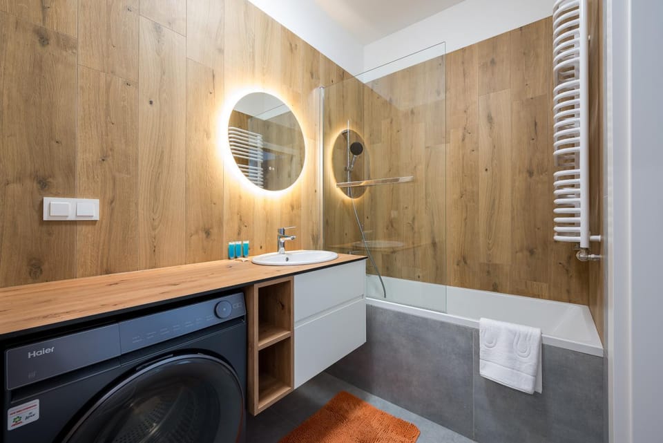 Bathroom, Bath, towels, washing machine