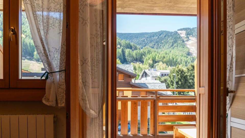 Balcony/Terrace, Mountain view