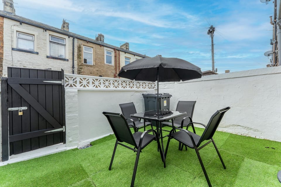 Patio, Garden, Dining area