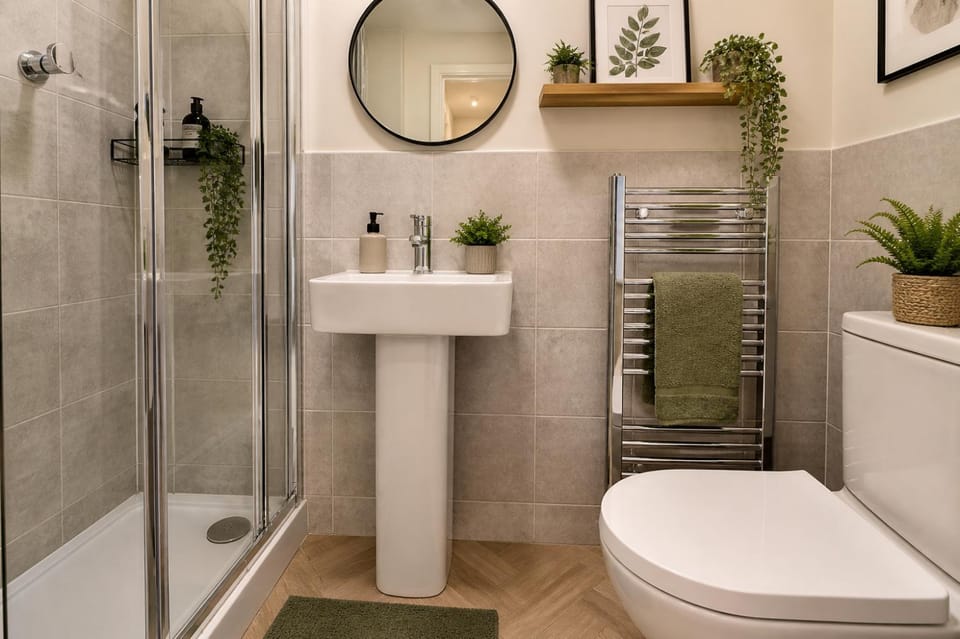 Shower, Toilet, Bathroom, Photo of the whole room, heating