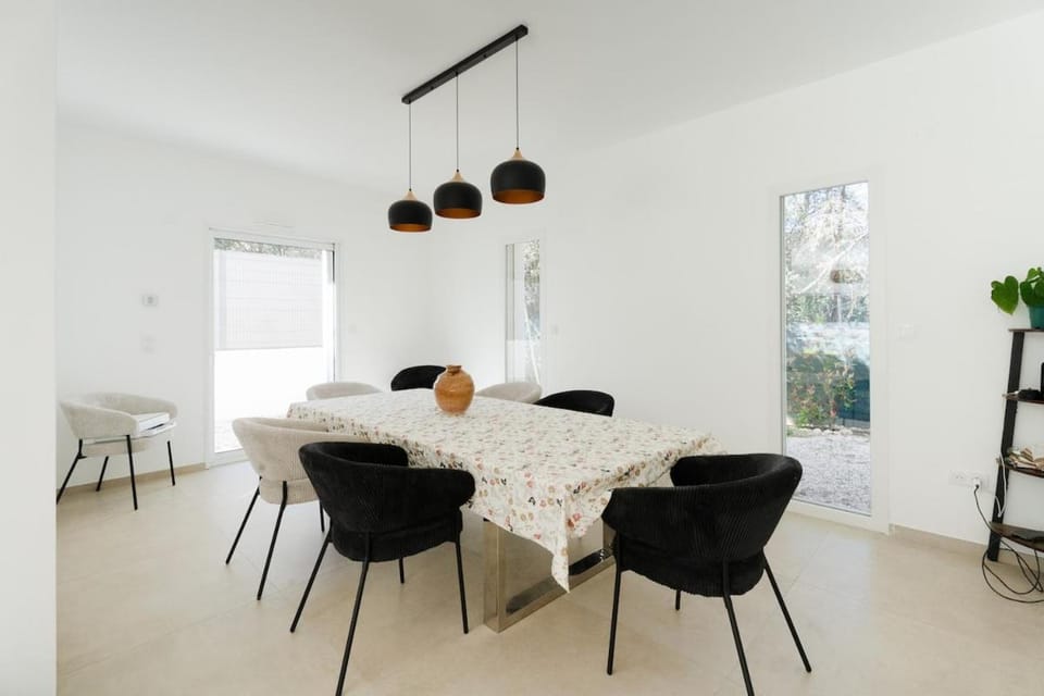 Modern villa with pool for 8 people Villa in Cabriès
