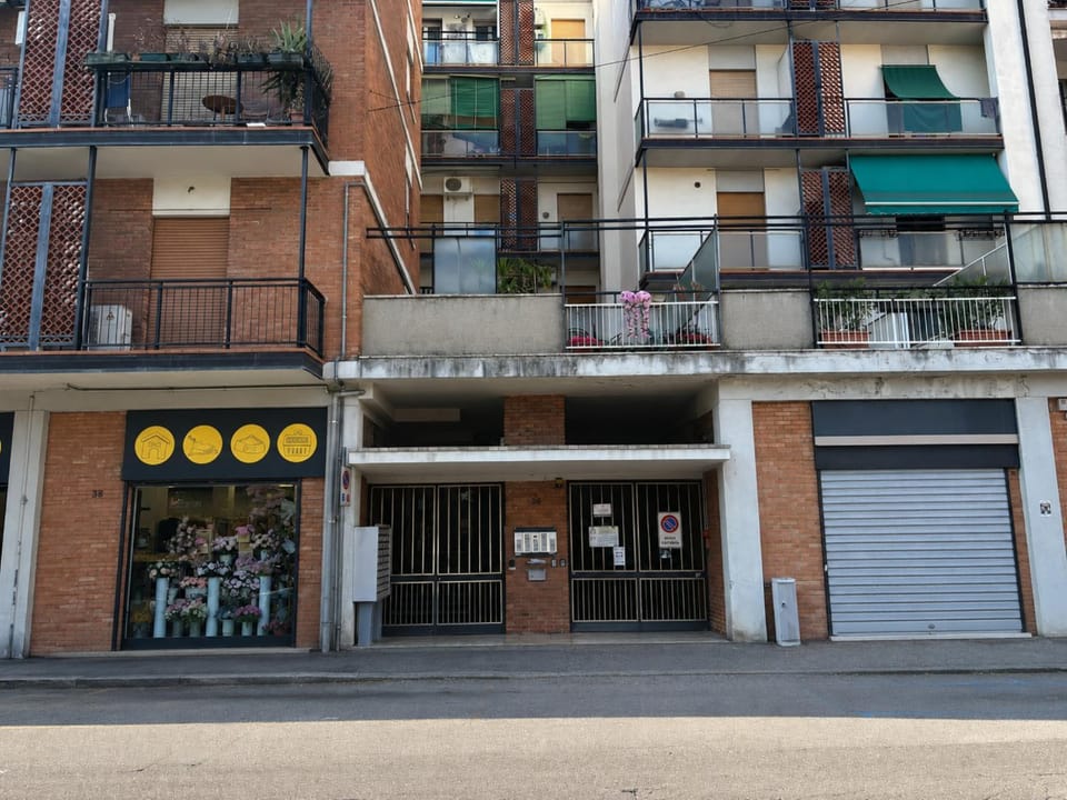 Property building, Neighbourhood