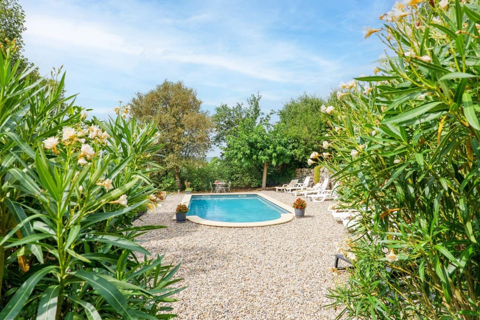 Gite du Mas St Esprit avec piscine Country House in Provence