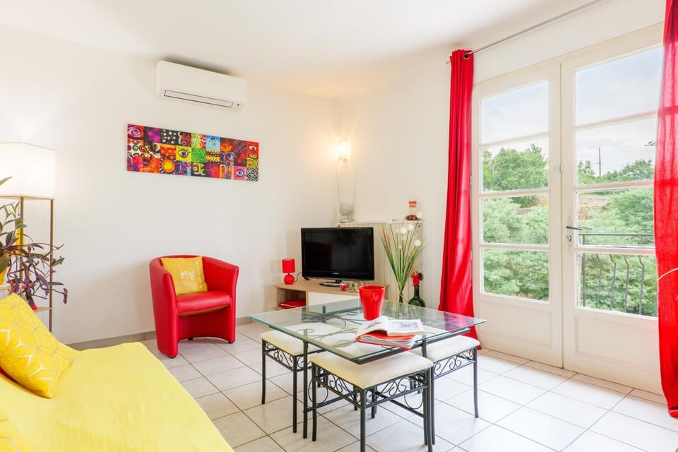Gite du Mas St Esprit avec piscine Country House in Provence