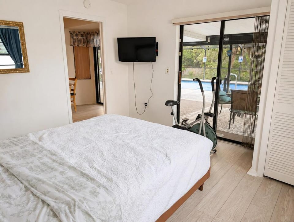 Bedroom, Pool view