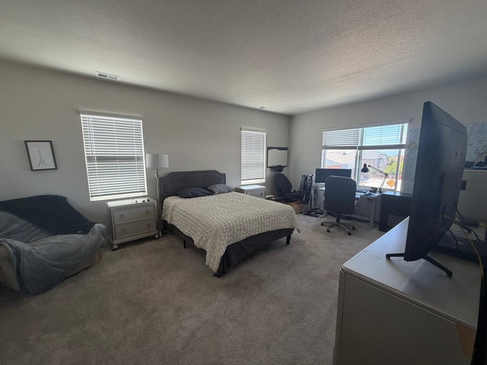 Room near DIA Vacation rental in Commerce City