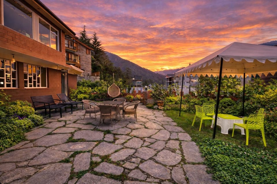 Manu Villa Manali - A Beautiful Cottage towards Snow Capped Mountain Hotel in Manali