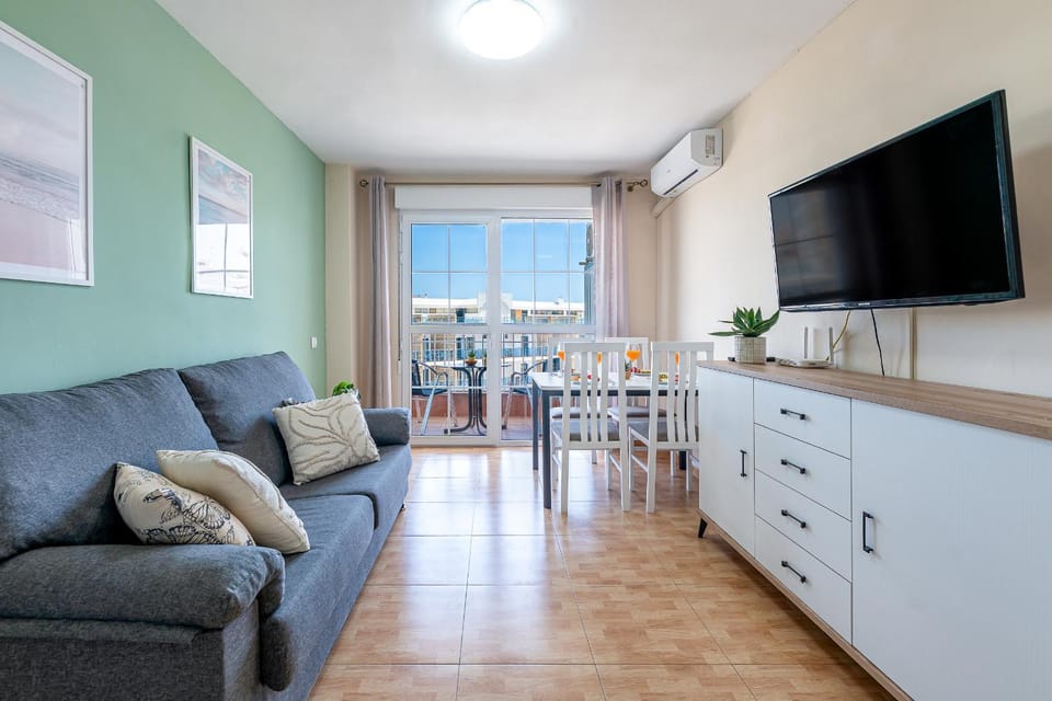 797 HOLIDAY RENTALS - Comodo piso al lado de Puerto Marina Apartment in Benalmadena