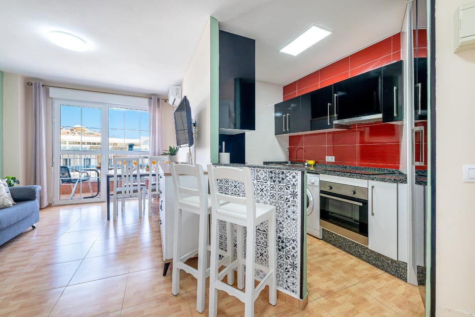 797 HOLIDAY RENTALS - Comodo piso al lado de Puerto Marina Apartment in Benalmadena