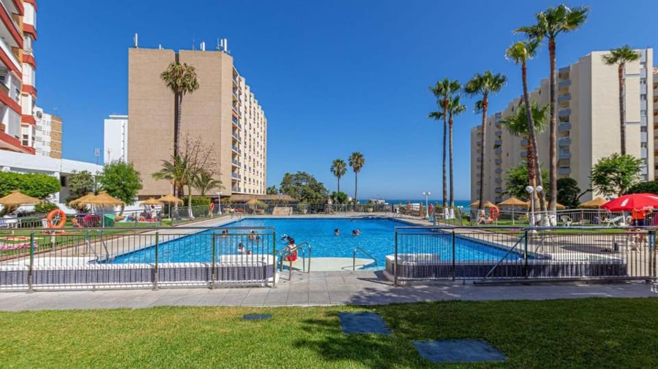 797 HOLIDAY RENTALS - Comodo piso al lado de Puerto Marina Apartment in Benalmadena