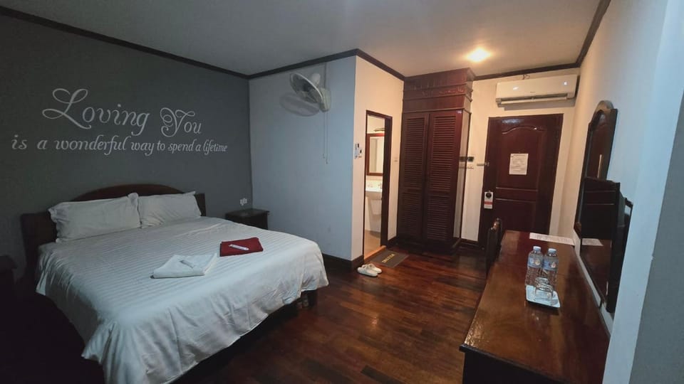Bed, TV and multimedia, Bedroom, towels, wardrobe, air conditioner