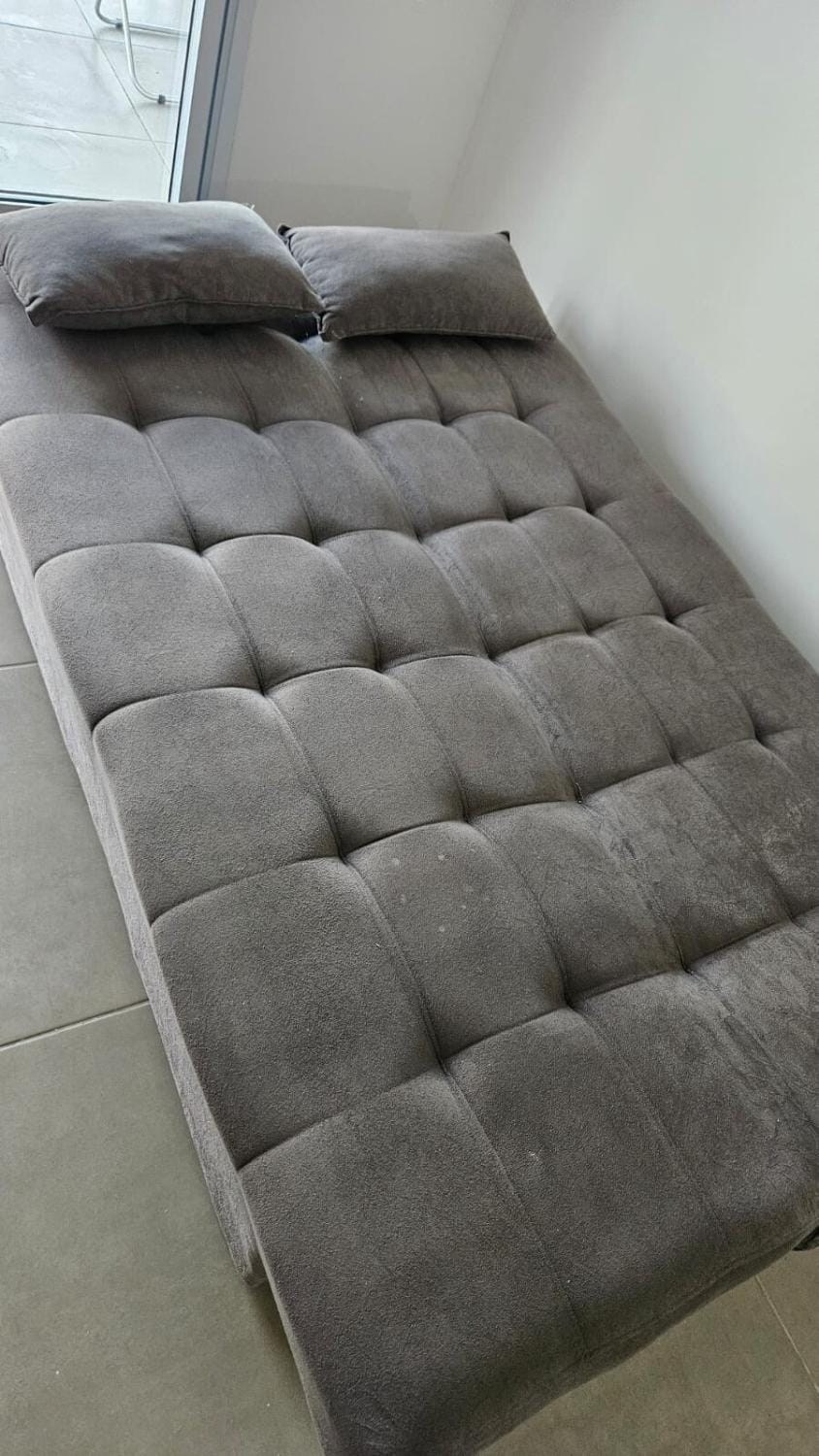 Bed, Seating area