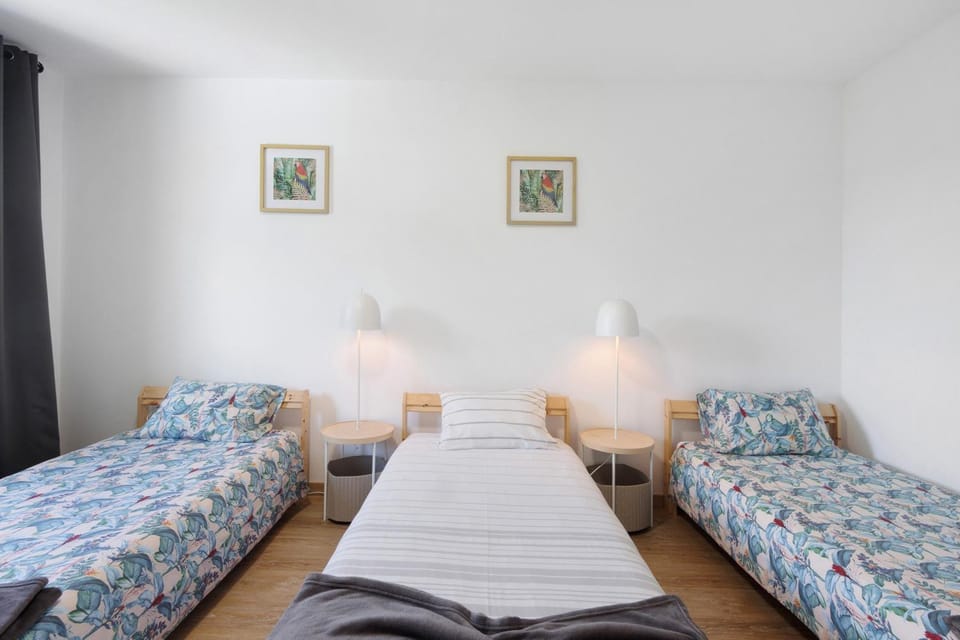 Property building, Living room, Bedroom