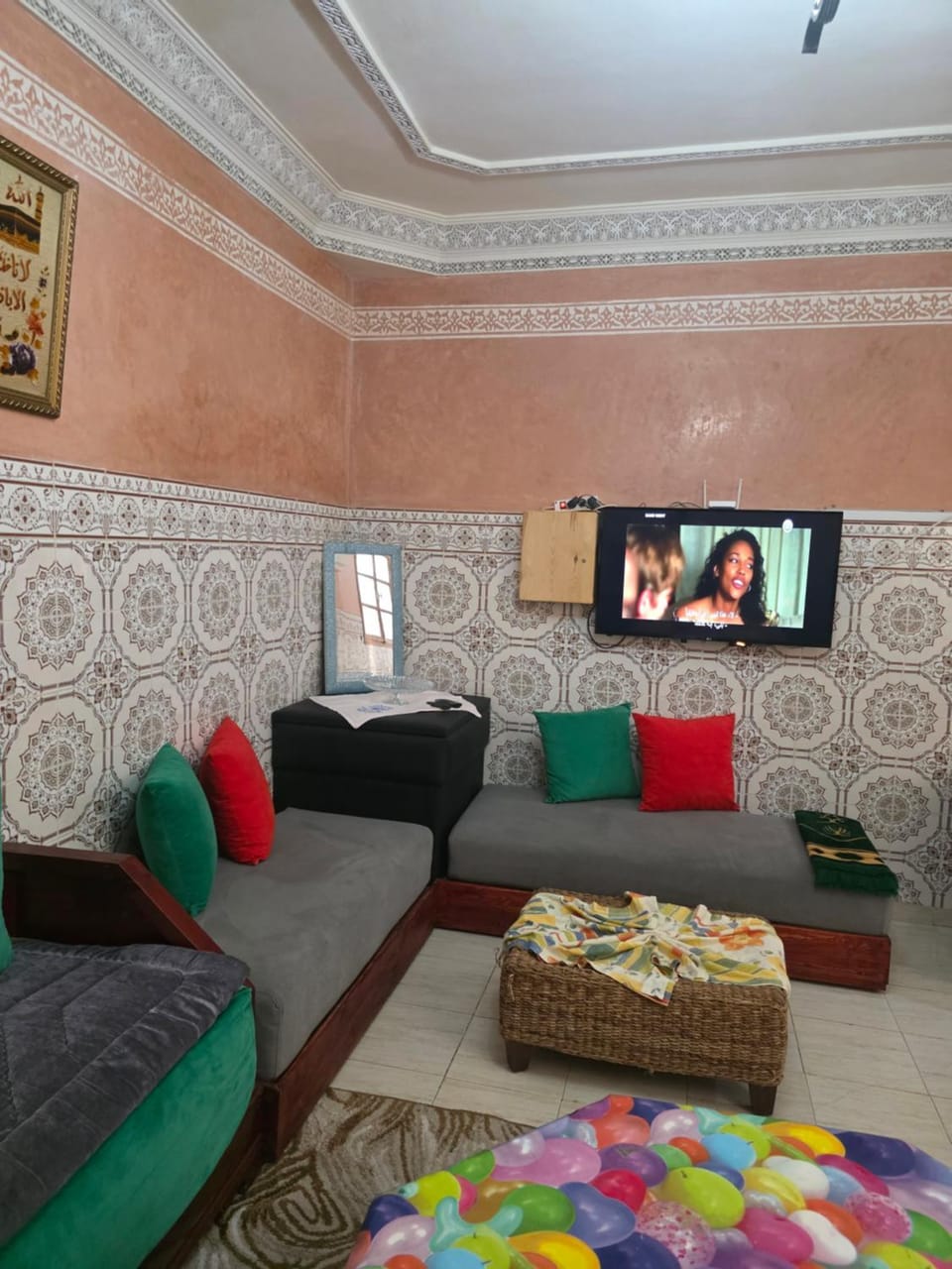 TV and multimedia, Seating area