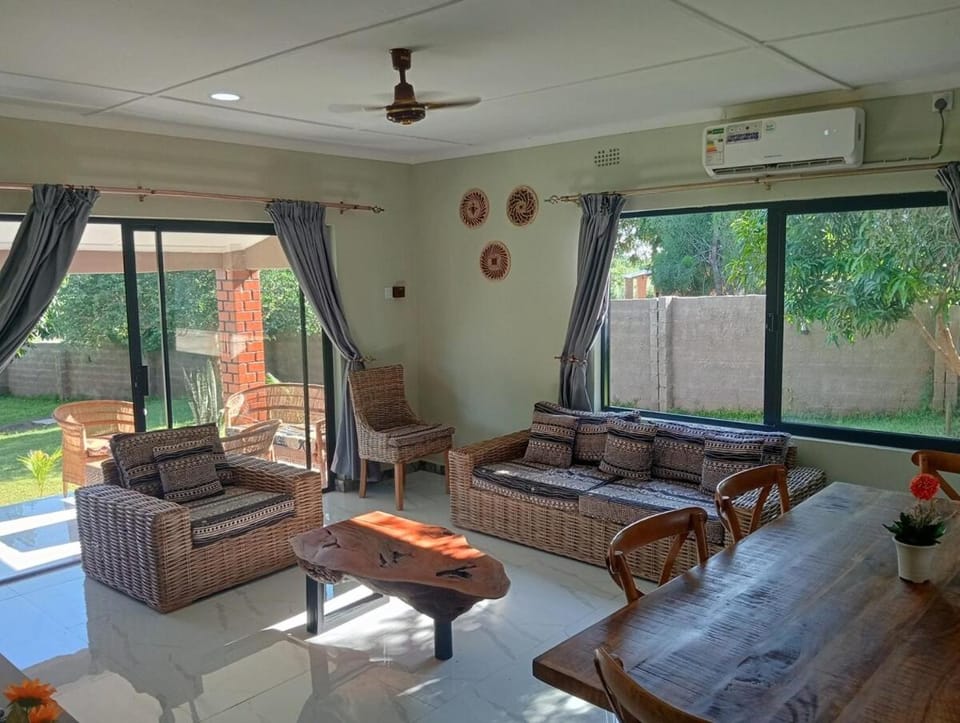 Zambezi River Safari Retreat 3bdr, Game & Canoe Safaris & Fishing Apartment in Lusaka Province, Zambia