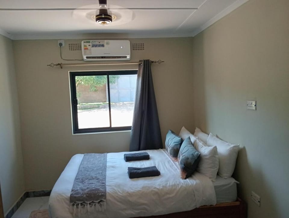 Zambezi River Safari Retreat 3bdr, Game & Canoe Safaris & Fishing Apartment in Lusaka Province, Zambia