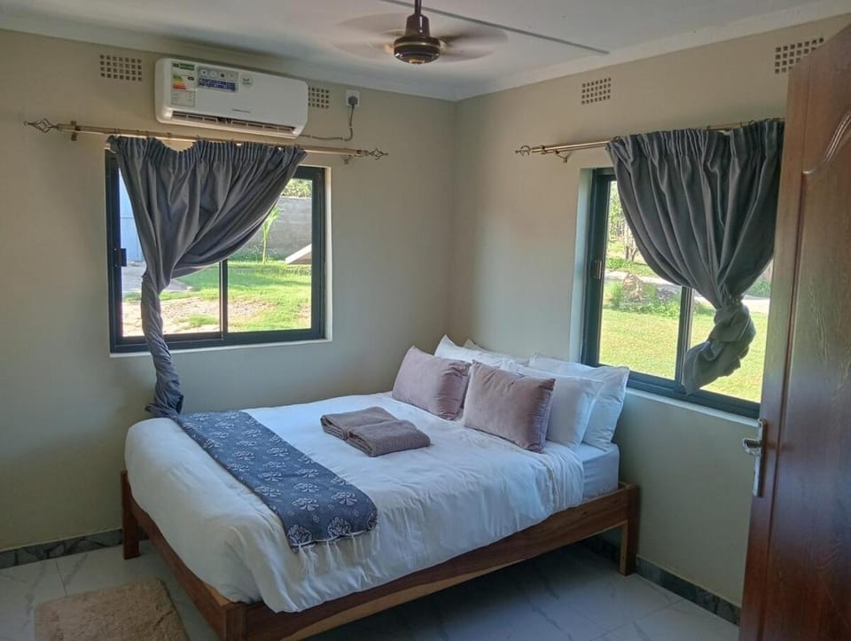 Zambezi River Safari Retreat 3bdr, Game & Canoe Safaris & Fishing Apartment in Lusaka Province, Zambia