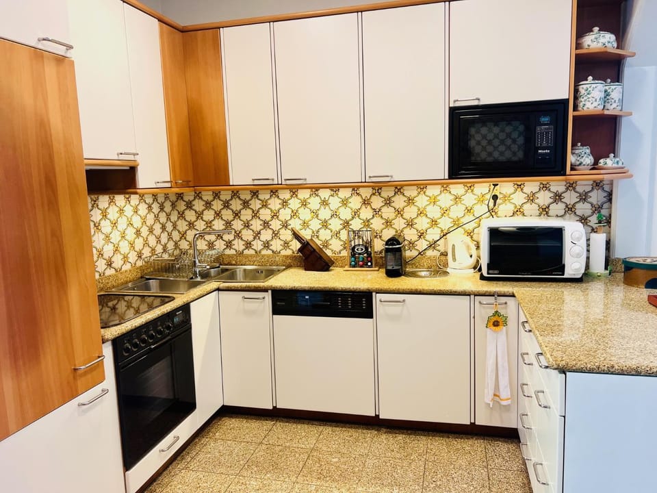 dishwasher, microwave, oven, stove, kitchen