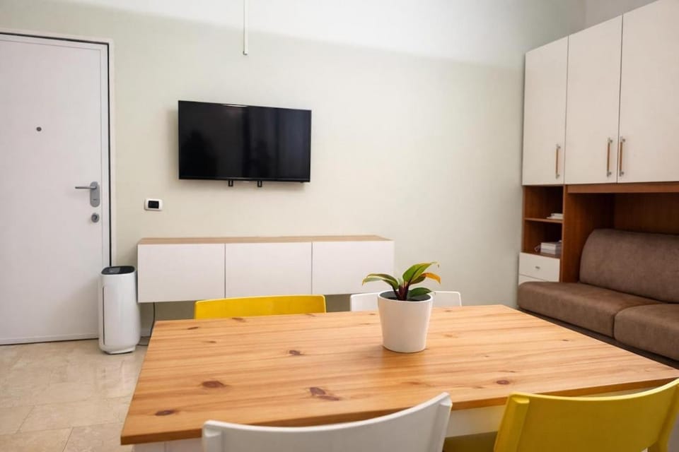 Large studio apartment with study area, Dergano-Bovisa Apartment in Milan