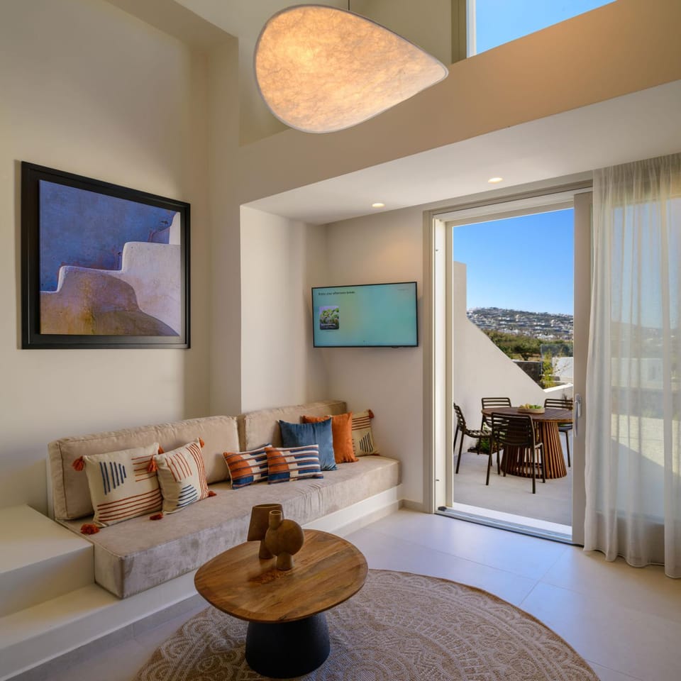 View (from property/room), Photo of the whole room, Decorative detail, Seating area