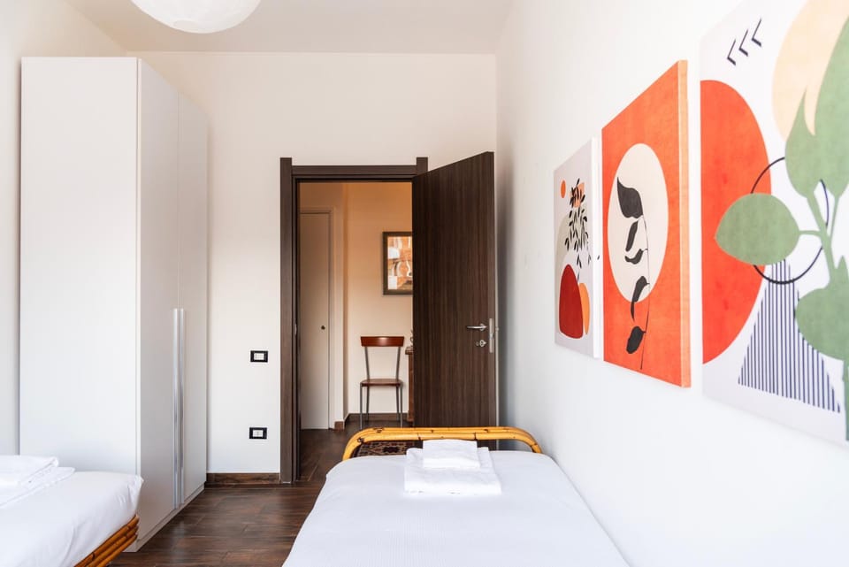 Youhosty - Skyline View San Donato Apartment in San Donato Milanese
