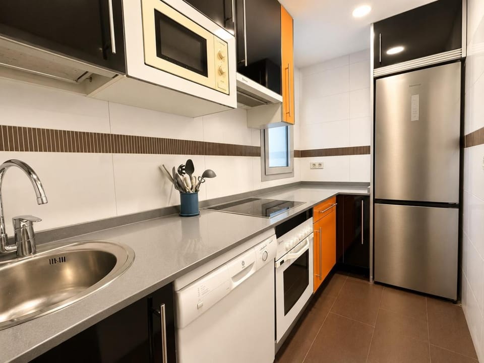 Kitchen or kitchenette, dishwasher