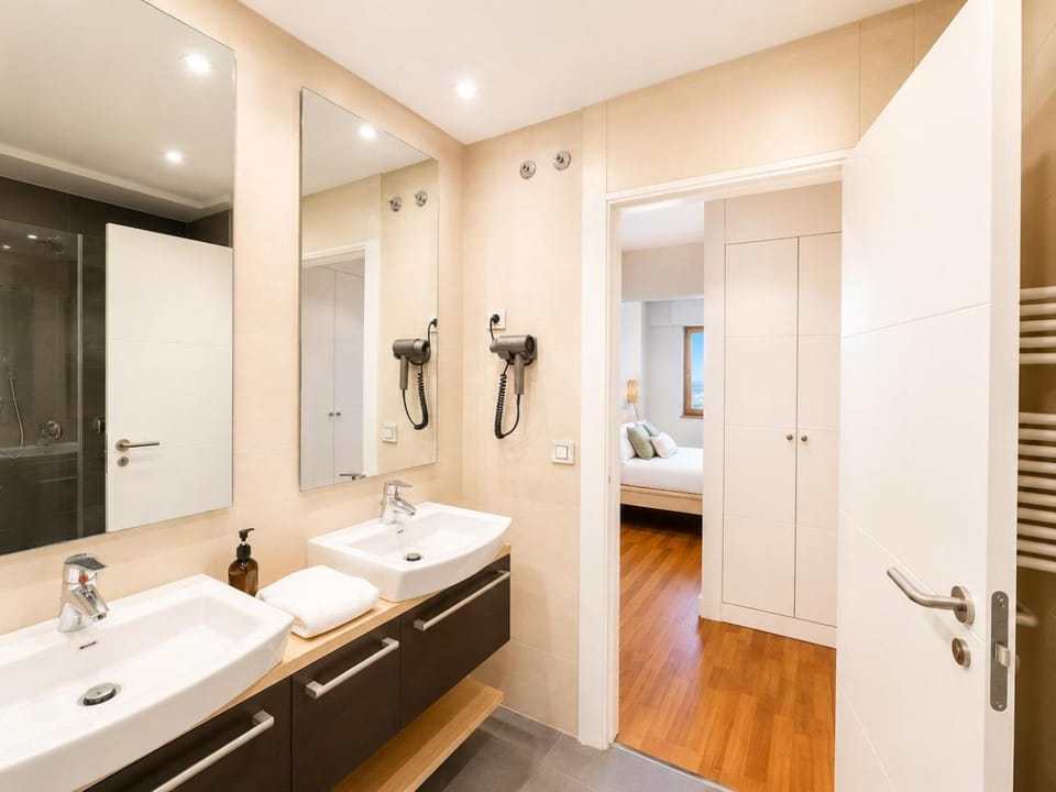 Shower, Bathroom, towels