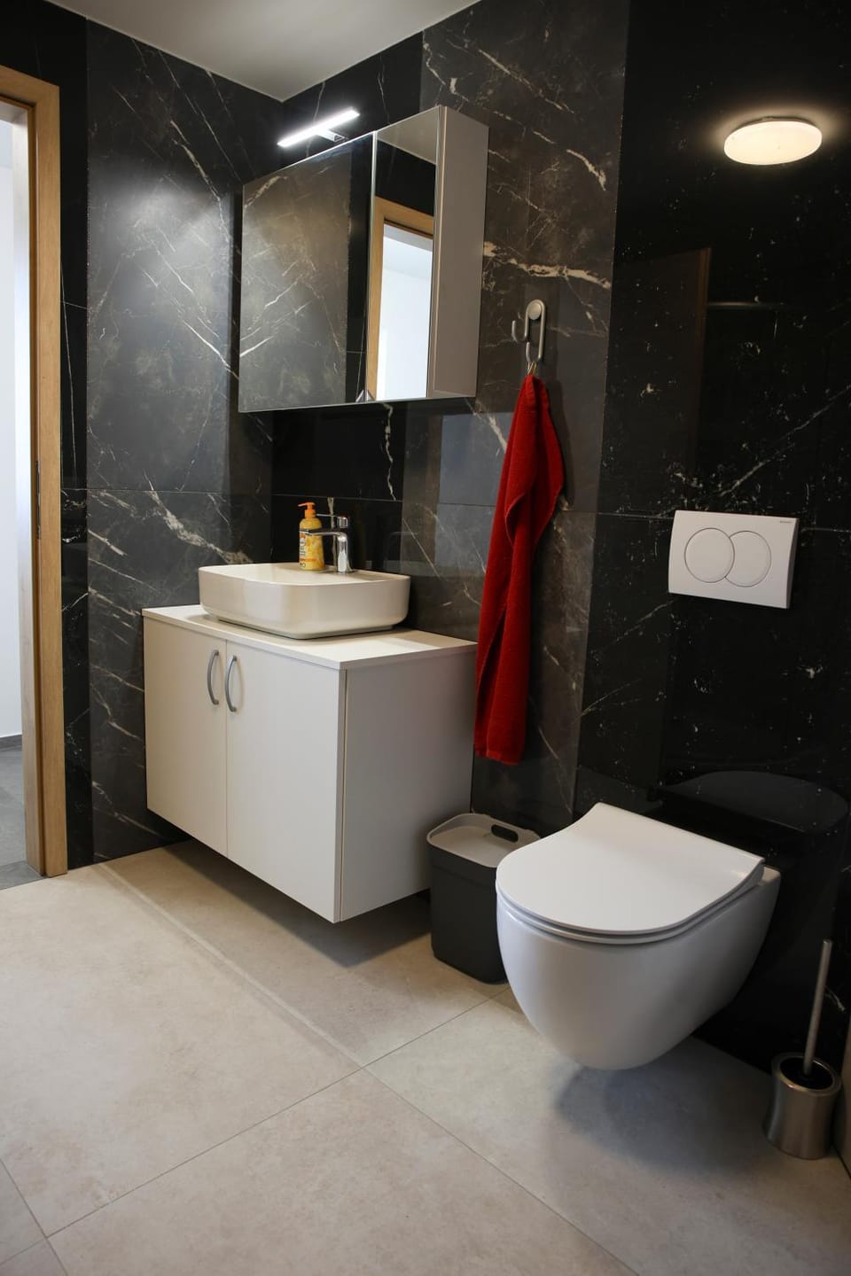 Toilet, Bathroom, towels
