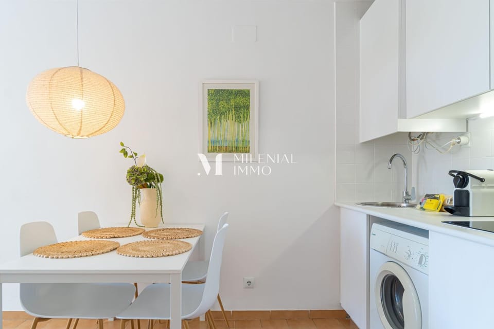 Kitchen or kitchenette, Dining area, washing machine